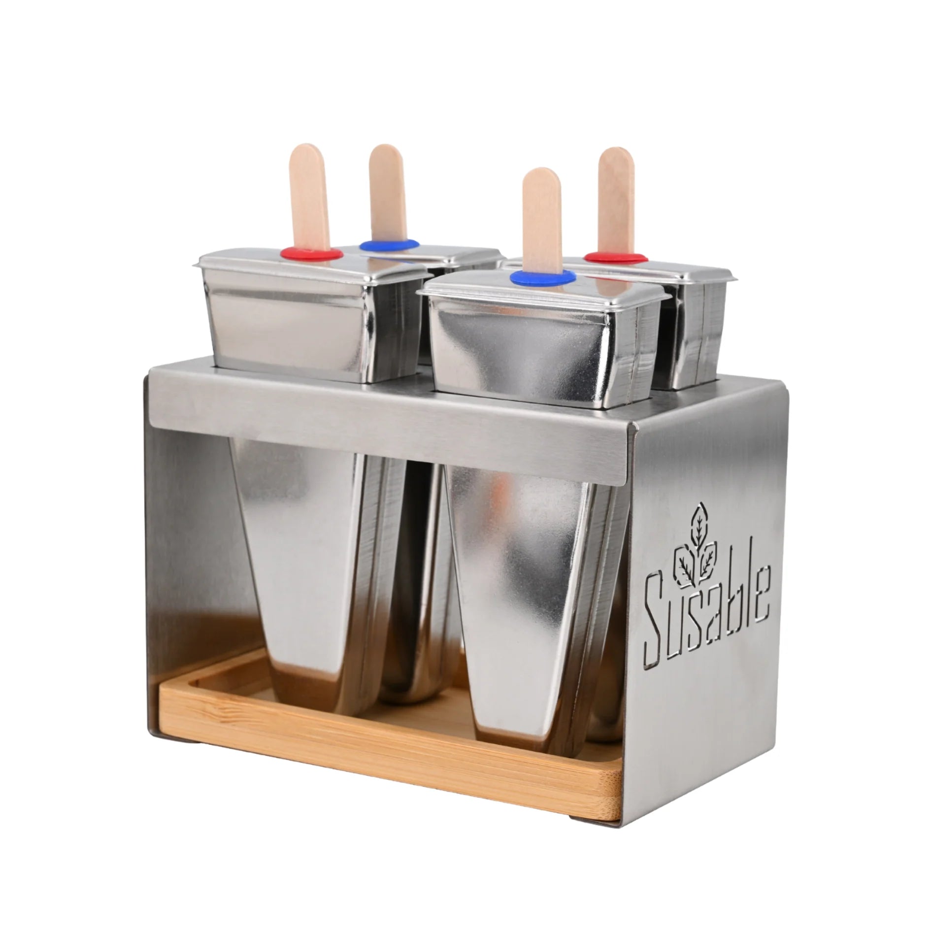 Eisformen aus Edelstahl beim Befüllen mit frischen Früchten – kinderleicht und vielseitig für kreative Rezepte.