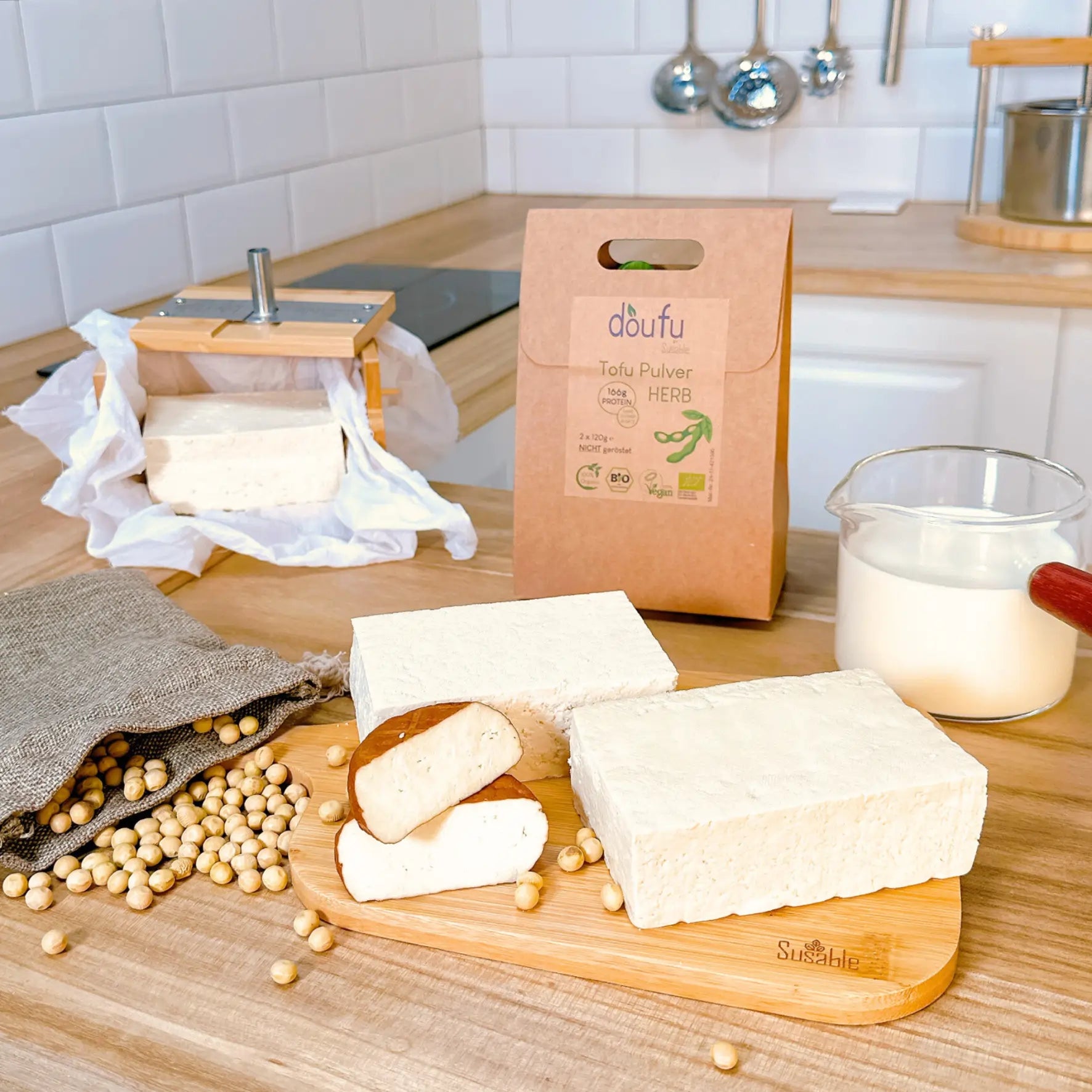 Plastefreie Verpackung mit 2x120g Bio Tofu Pulver und umweltfreundlicher Craft Paper Anleitung