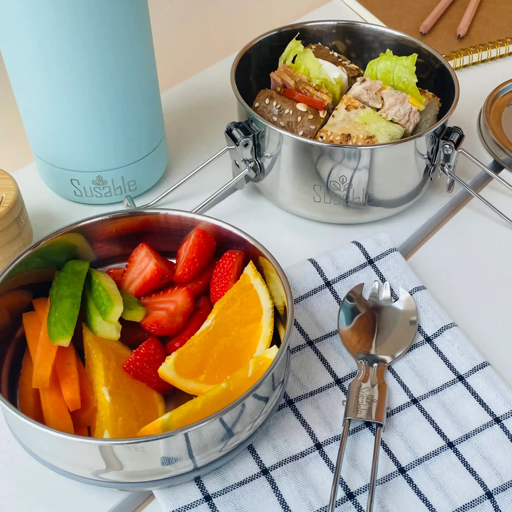 Robuste Edelstahl-Lunchbox mit Clip-Verschlüssen und Tragegriff, 1400 ml Volumen, ideal für die getrennte Aufbewahrung von Mahlzeiten und Snacks