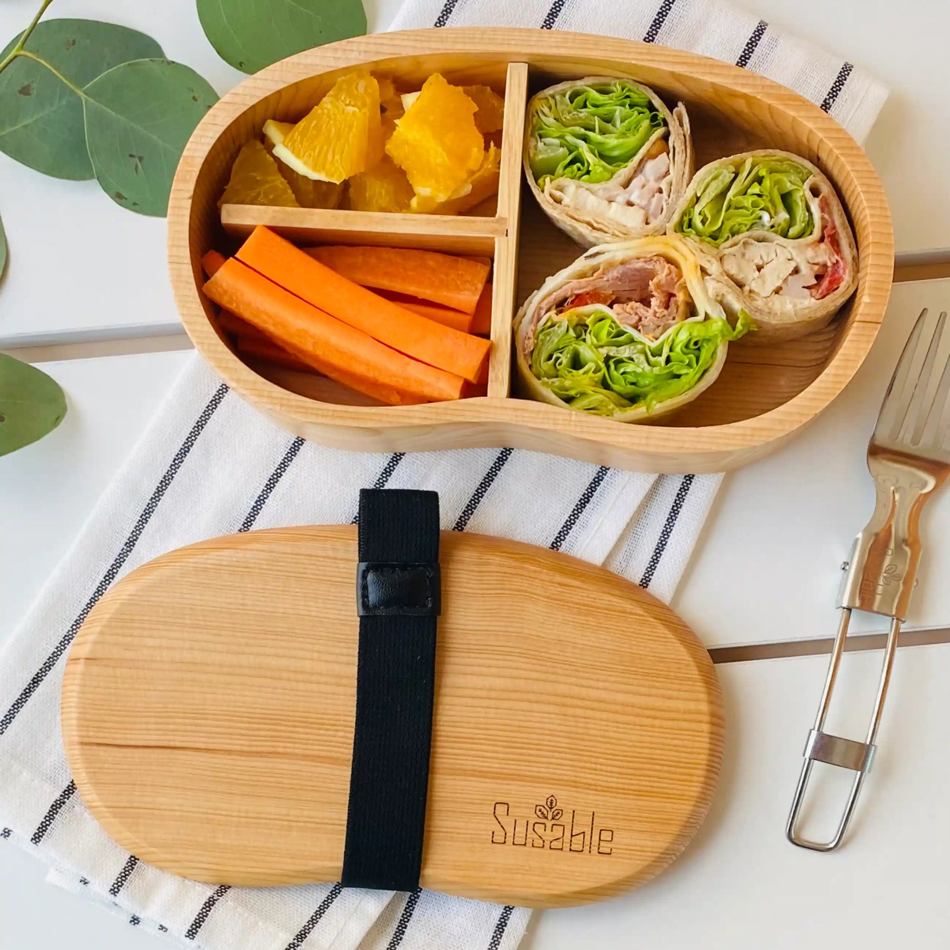 Oval Bento Box aus Gummibaumholz, 800 ml, mit herausnehmbarem Trennsteg und BPA-freiem Gummiband, vielseitig einsetzbar für verschiedene Mahlzeiten